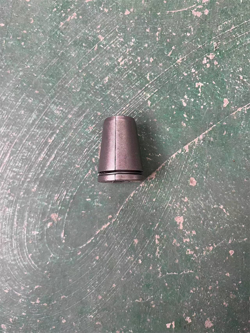 <b>AƬ1</b>